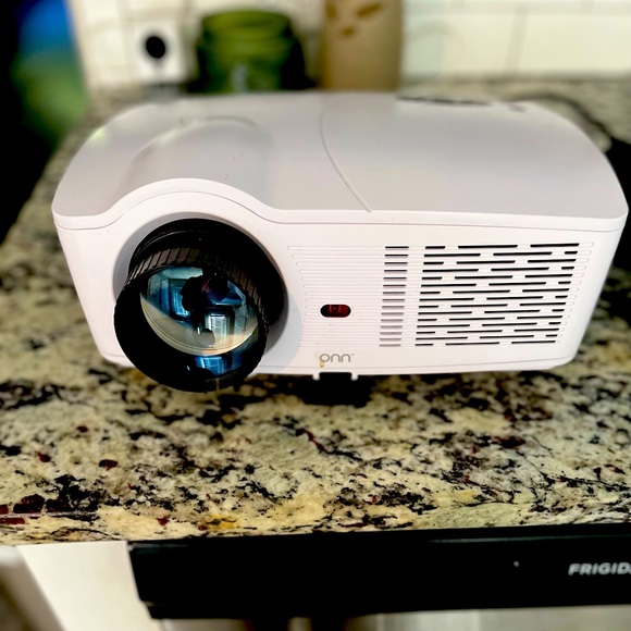 Projector By Onn.  Great Condition - Picture 1 of 6